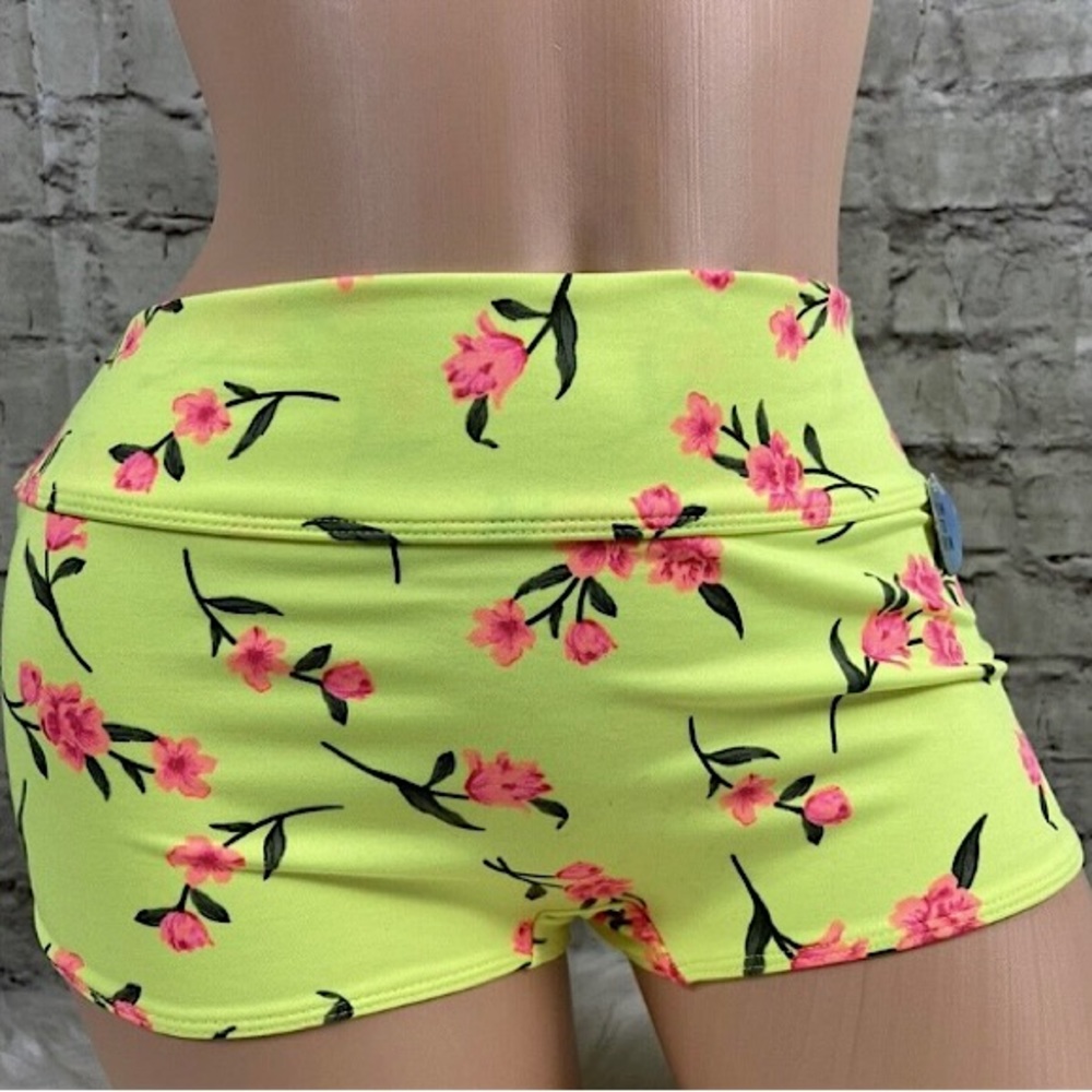 PINK Victoria’s Secret Gym To Swim Shortie Shorts
